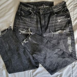 American Eagle Mom Jeans Women's Size 12 Black Distressed Pants highest rise.